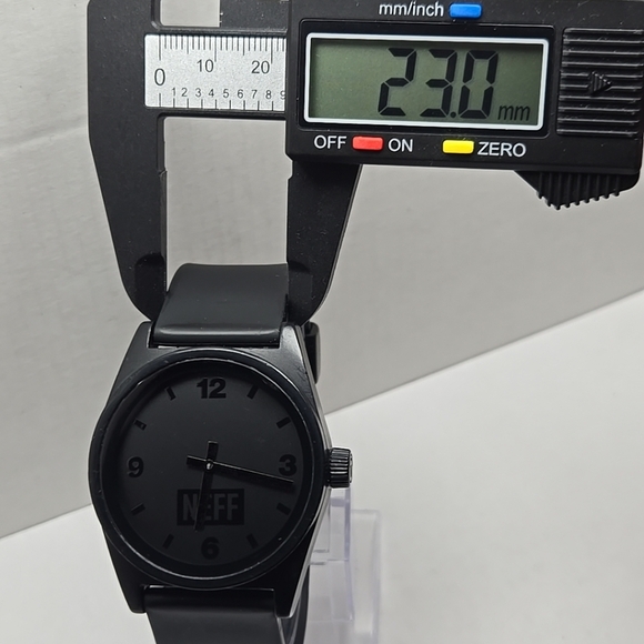 Mens Neff Daily Analog Quartz Watch All Black Silicon Band New Battery - Picture 5 of 10